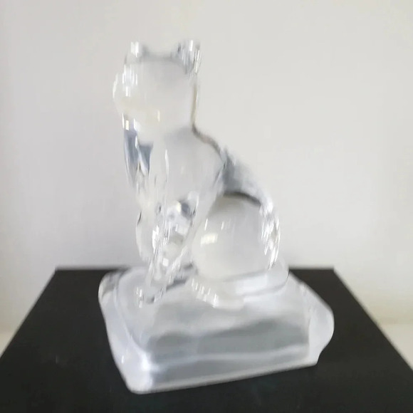 Vtg,Crystal D'arques,Lead Crystal Cat  on a Frosted Bed. - Picture 6 of 8